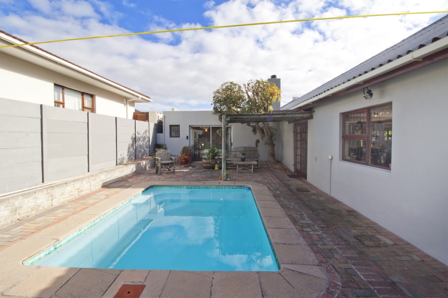 4 Bedroom Property for Sale in Sunnydale Western Cape